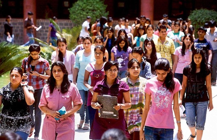 delhi university 4th cut off 2016, 