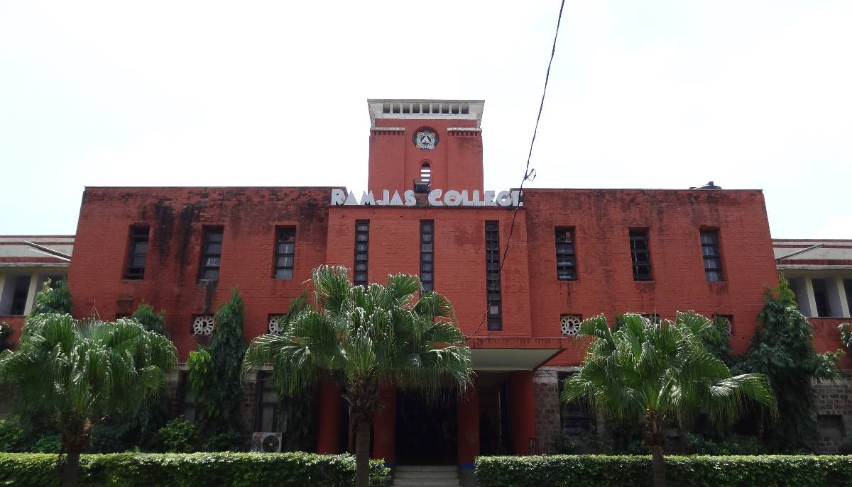 Ramjas College in Top Commerce College 2016
